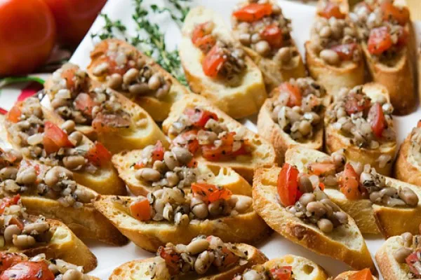 Beyaz fasulyeli bruschetta