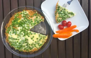 Bezelyeli makarna frittatası