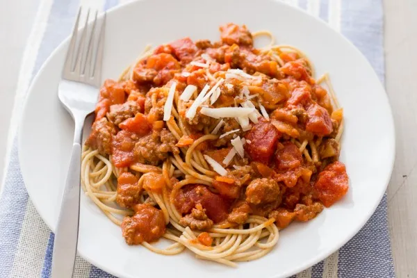 Bolonez soslu makarna
