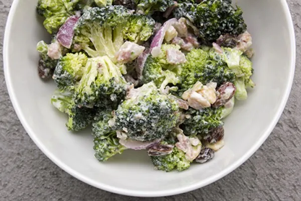 Brokoli salatası