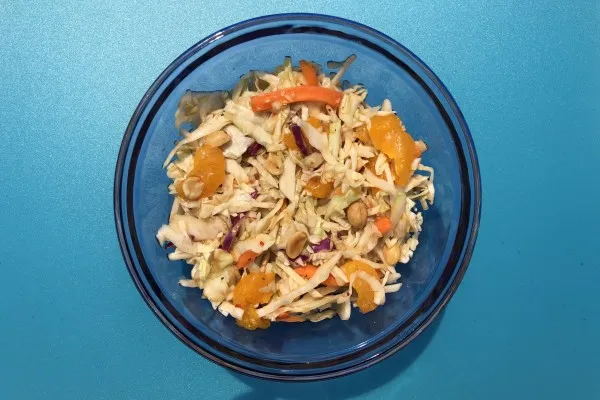 Ferah narenciyeli lahana salatası