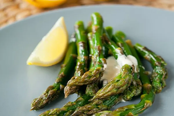 Gremolata soslu kuşkonmaz