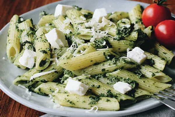 Ispanaklı pesto soslu spagetti