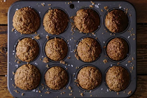 Kepekli gevrek ve kuru üzümlü muffin