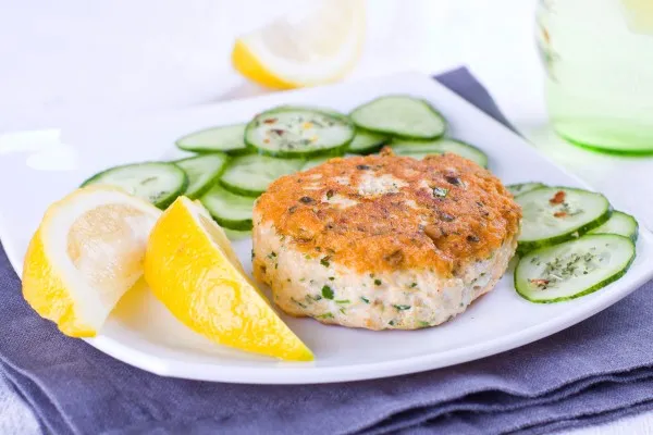 Limonlu biberli somon köftesi