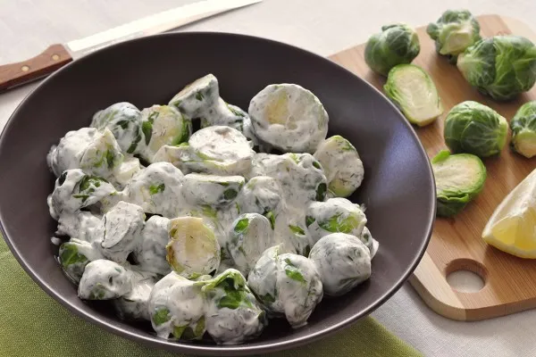 Limonlu ve dereotlu Brüksel lahanası
