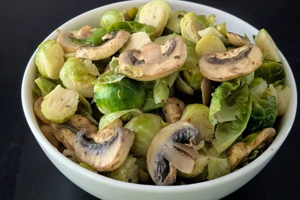 Mantar soslu Brüksel lahanası