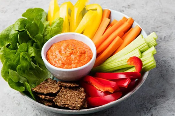 Salsa soslu sebze tabağı