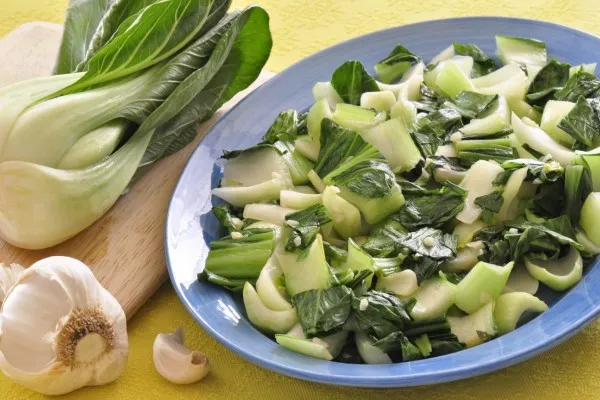 Sarımsaklı bok choy