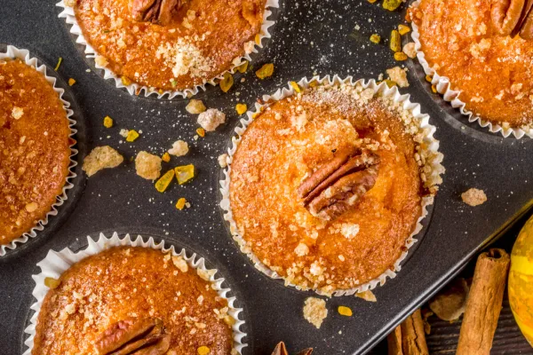 Tarçın şekerli balkabaklı pekan cevizli muffin