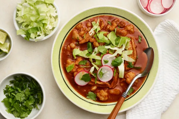 Tavuklu pozole çorbası