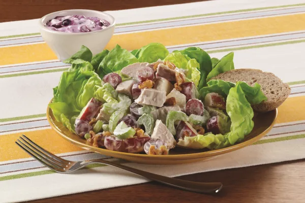 Tavuklu Waldorf salatası