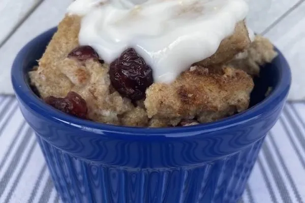 Vanilyalı sosla ekmek pudingi