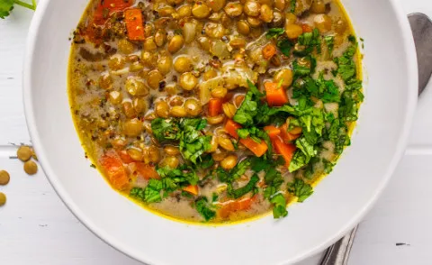 Yavaş pişiricide mercimek çorbası